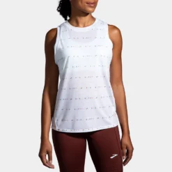 Brooks Distance Graphic Tank Spring 2022 Women's 26 Brooks Distance Graphic Tank Spring 2022 Women's -BROOKS Shop 057203 177 1